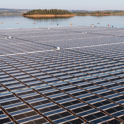 Bandeja 66 en la planta fotovoltaica híbrida de Alqueva, Portugal.